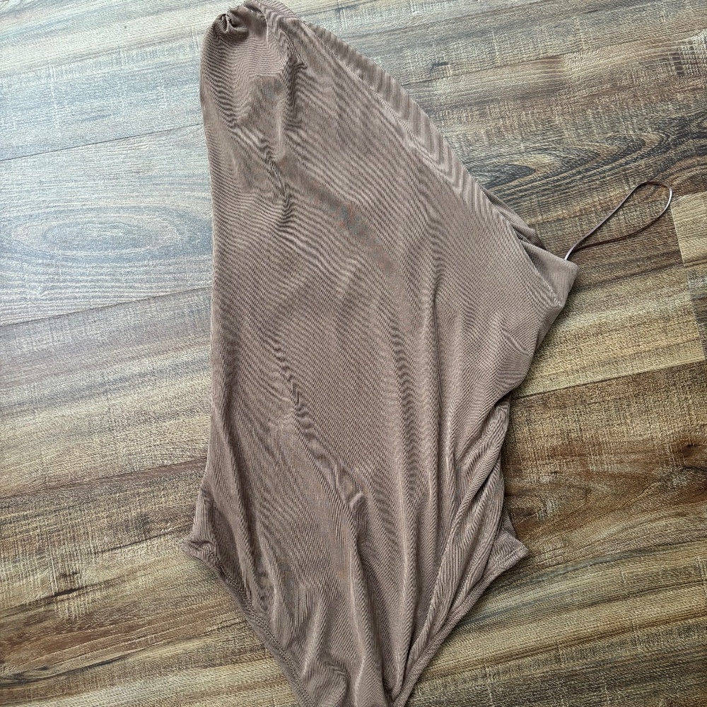 NEW SKYLAR ROSE OFF SHOULDER BODY SUIT BROWN SMALL